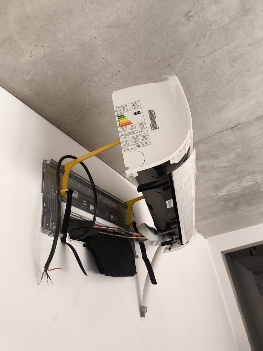 Instalación de aire acondicionado split realizada en CABA